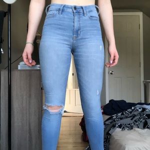 medium wash hollister jeans